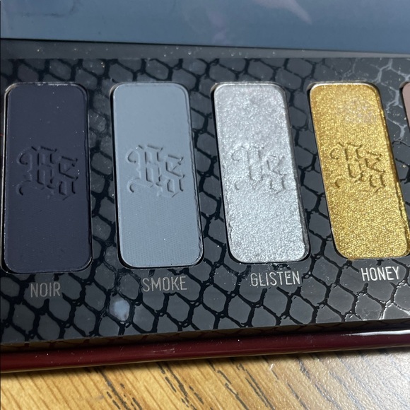 Melt x Bailey Sarian eyeshadow palette - Picture 2 of 6